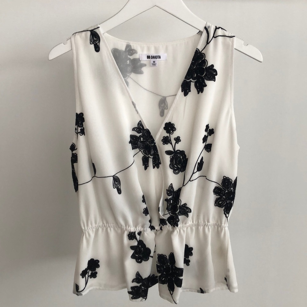 BB DAKOTA embroidered sleeveless blouse